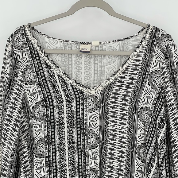Roxy V-Neck Tunic Top Black and White Women’s Size XS - Picture 2 of 8